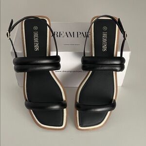 New DREAM Pairs NIB Stylish Black Strappy Sandals - Size 10